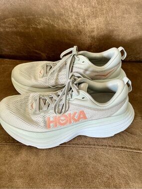 Women's Hoka Bondi 8 - size 7.5